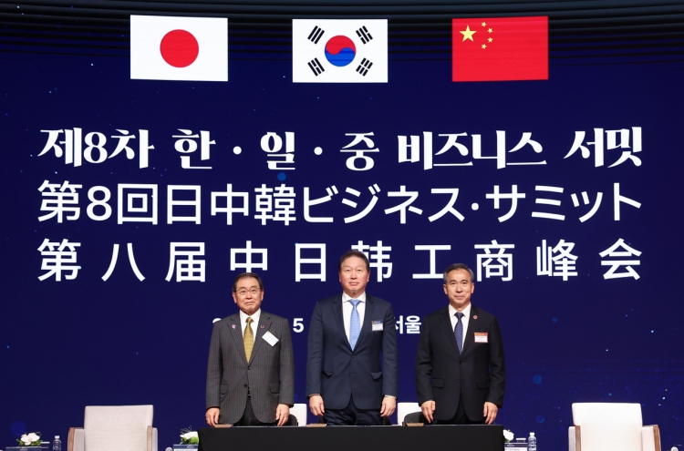 S. Korea, Japan, China CEOs want enhanced economic cooperation