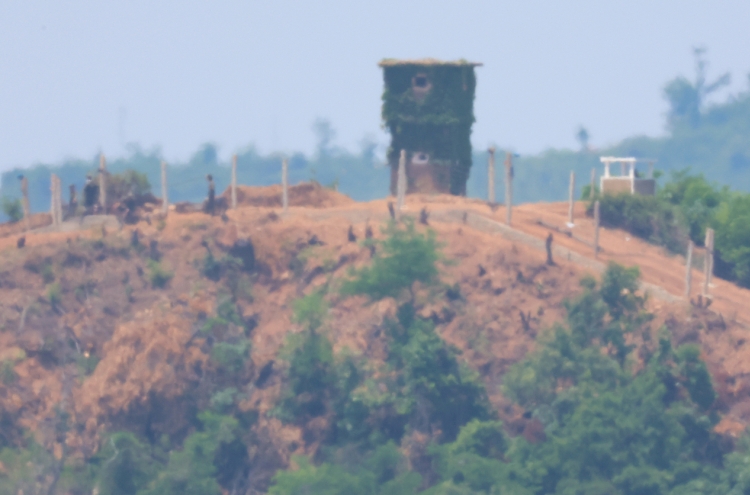 N. Korean soldiers briefly cross inter-Korean border, return after warning shots