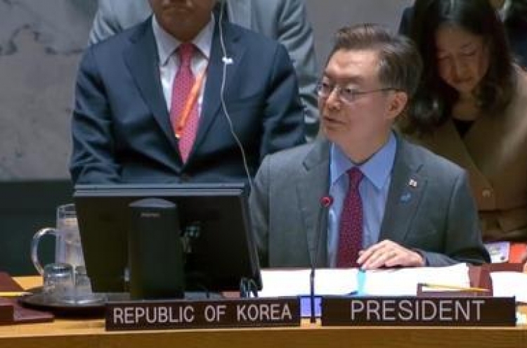 S. Korean envoy rebukes N. Korea for linking trash-filled balloons to freedom of expression