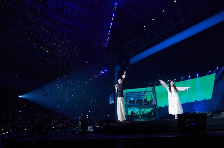 [Herald Review] AKMU reminisces past 10 years with fans