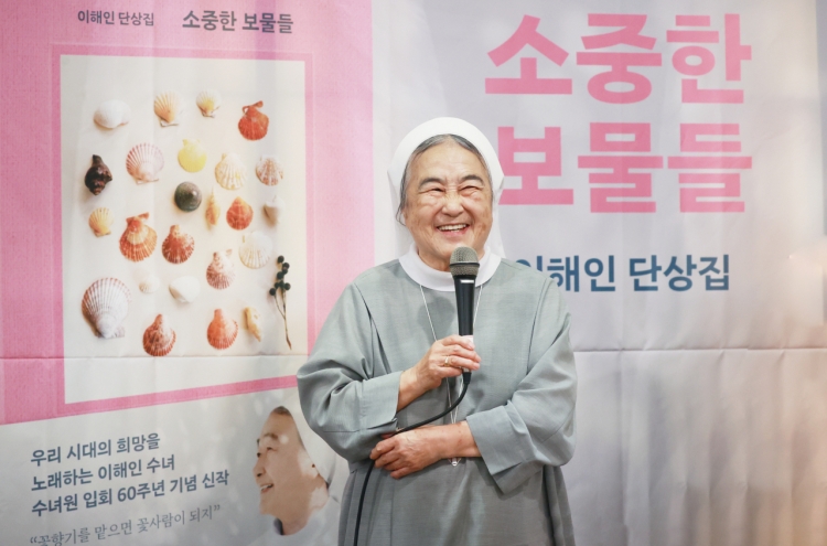 Beloved poet and nun Lee Hae-in reflects on 60 years in convent