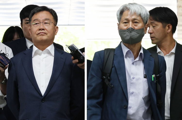 Arrest warrants issued for 2 accused of defaming Yoon in media interview