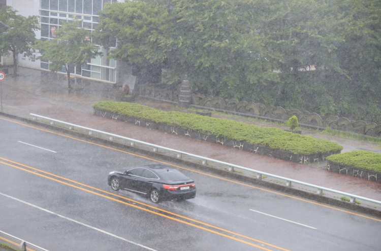 Heavy rain hits southern S. Korea; gov't activates counter-disaster team