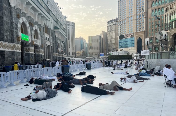 Death toll at Hajj pilgrimage rises to 1,300 amid scorching heat