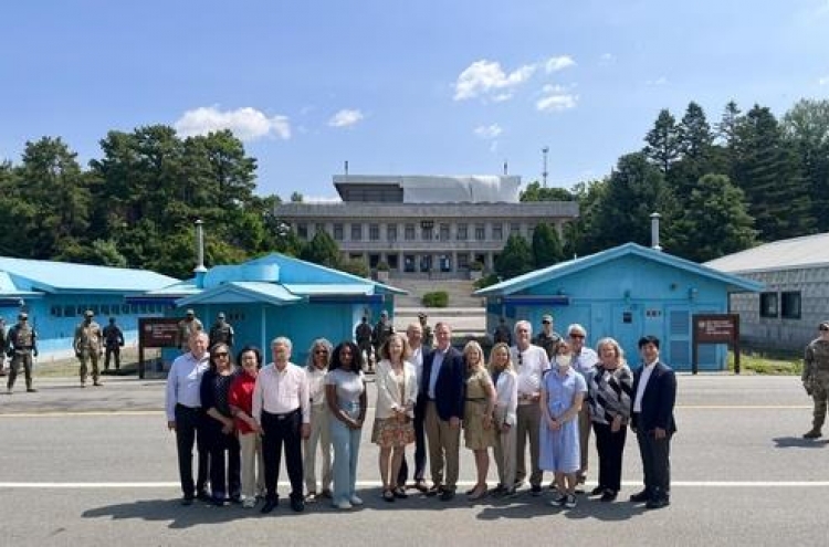 Seven former US representatives visit DMZ to commemorate Korean War anniversary