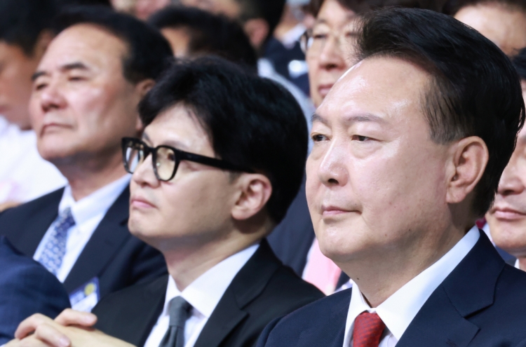 First lady text allegations rekindle tensions between Han, Yoon's office