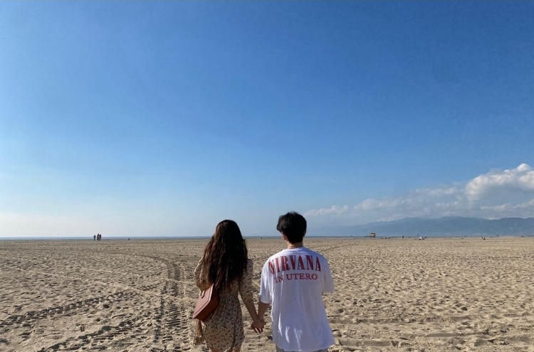 K-pop stars HyunA, Yong Jun-hyung to wed in October