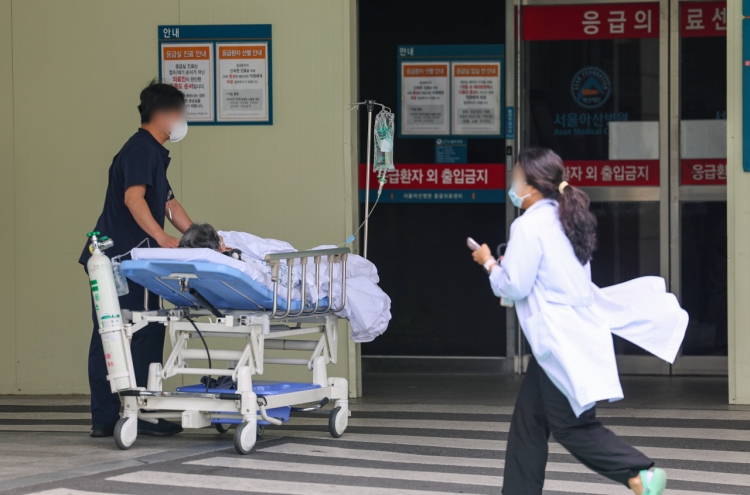 Of the emergency patients being turned away by hospitals, 40% were due to doctor shortage