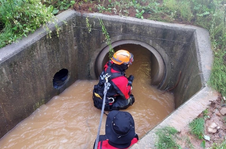 Med student on trip to Iksan missing in heavy rain