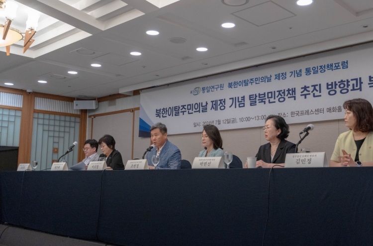 60% of N. Korean defectors advocate for changing official term: survey