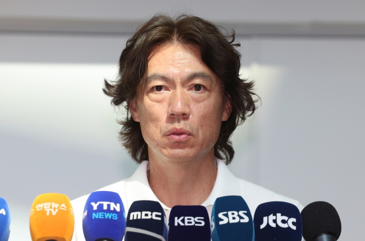 Natl. football coach Hong Myung-bo asks for fans' support, looks to build distinct culture