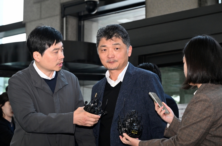 Prosecutors seek arrest warrant for Kakao founder over suspected stock manipulation