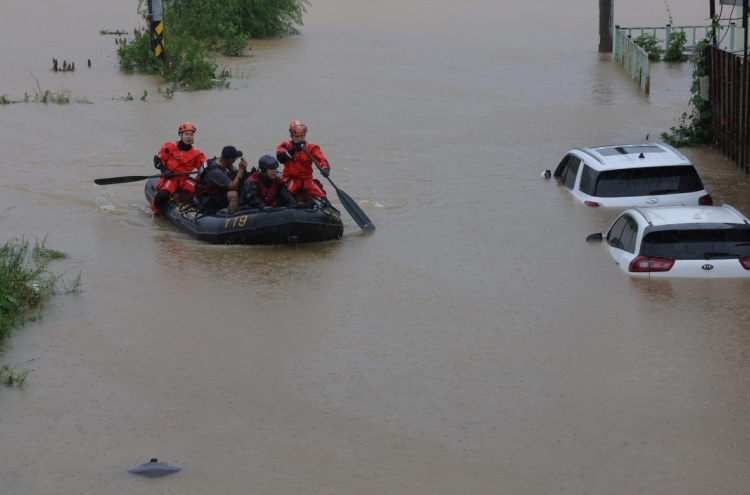 Torrential rains trigger evacuations, closures in Greater Seoul, central region