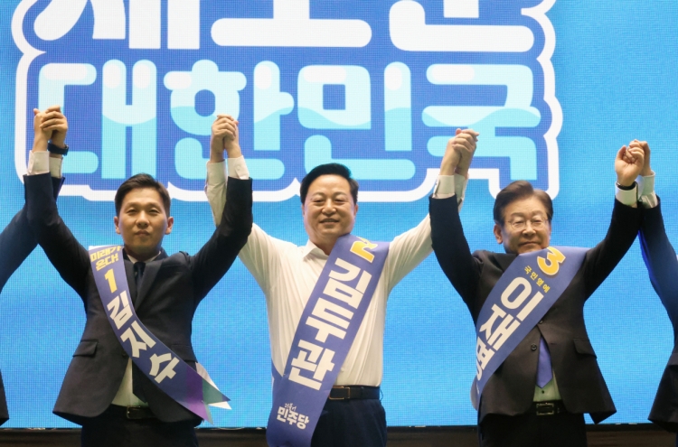 Ex-DP chief wins sweeping victory in Jeju primary for party leadership