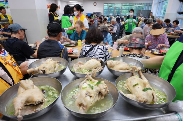 Koreans' chicken intake continues to rise, hits two per month: data