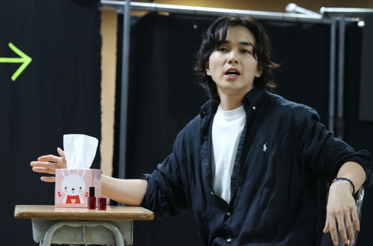 Yoo Seung-ho to make stage debut as drag queen in 190-minute 'Angels in America'