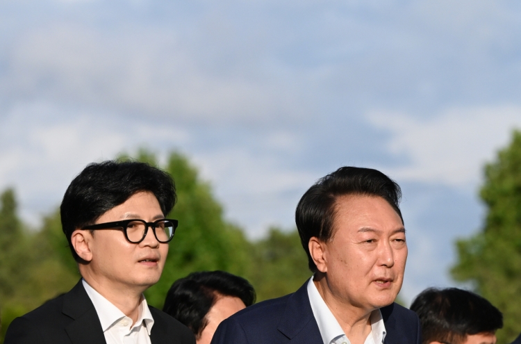 Yoon advises Han to embrace political allies