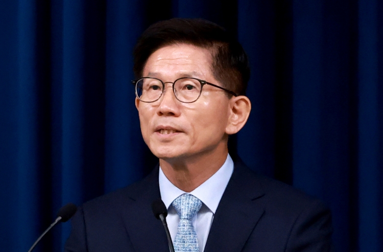 Ex-Gyeonggi governor named new labor minister, but faces opposition