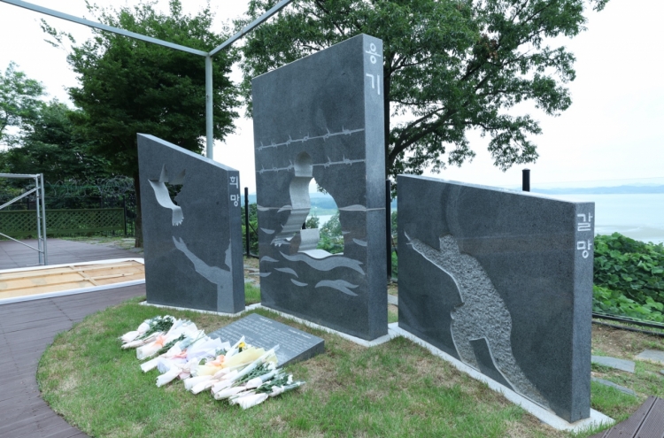 [From the Scene] First monument erected at border to honor N. Korean defectors