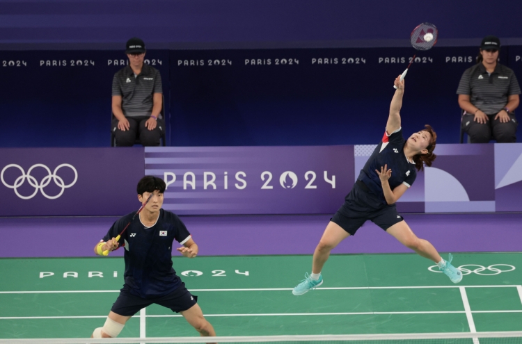 Kim Won-ho, Jeong Na-eun win silver in badminton mixed doubles