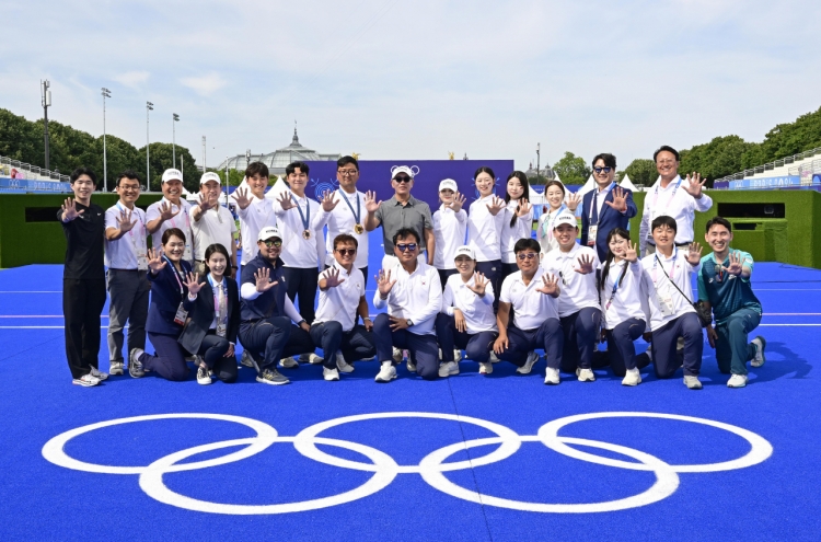 Hyundai Motor chief touts Korean archers' Olympic wins