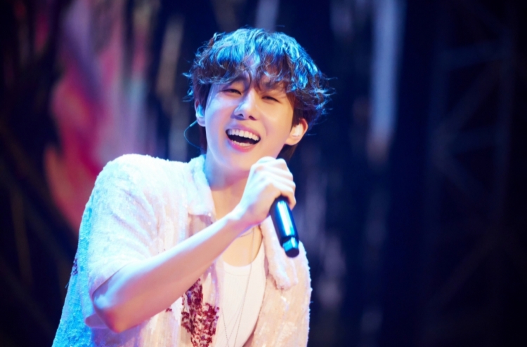 [Herald Review] Infinite leader Kim Sung-kyu mesmerizes fans with top-notch live performance with band