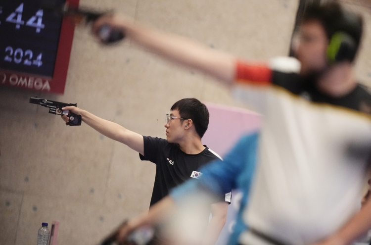 Cho Yeong-jae wins silver in men's 25m rapid fire pistol shooting