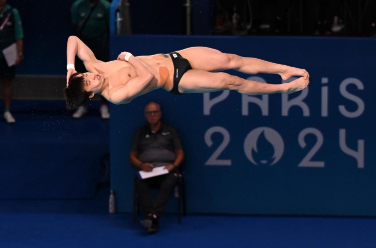 Diver heads to 3rd straight final in men's springboard event