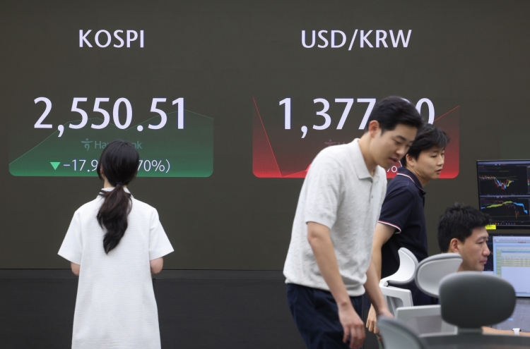 Seoul shares open lower on lingering US recession woes