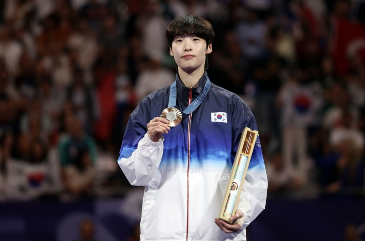 Lee Da-bin wins bronze in women's taekwondo