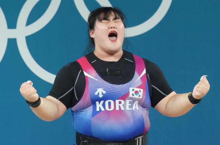 Park Hye-jeong wins silver in women's weightlifting