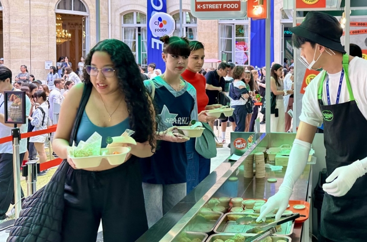 CJ CheilJedang’s Bibigo booth lures K-food enthusiasts in Paris