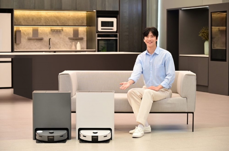 Samsung, LG to challenge Chinese rivals with 'all-in-one' robot vacuums