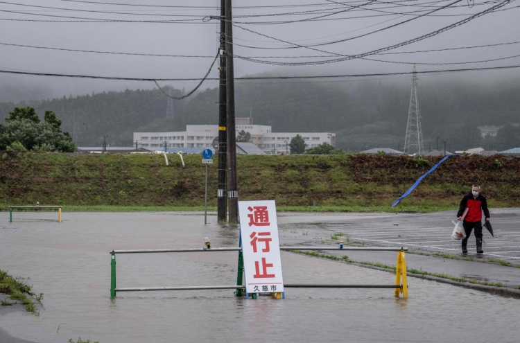 Typhoon Ampil to hit Japan on Friday: forecasters