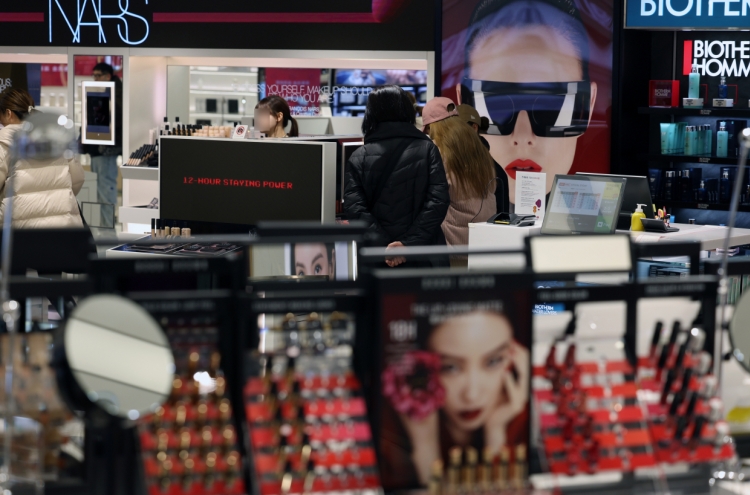 Per-customer spending at duty-free shops hits 5-year low