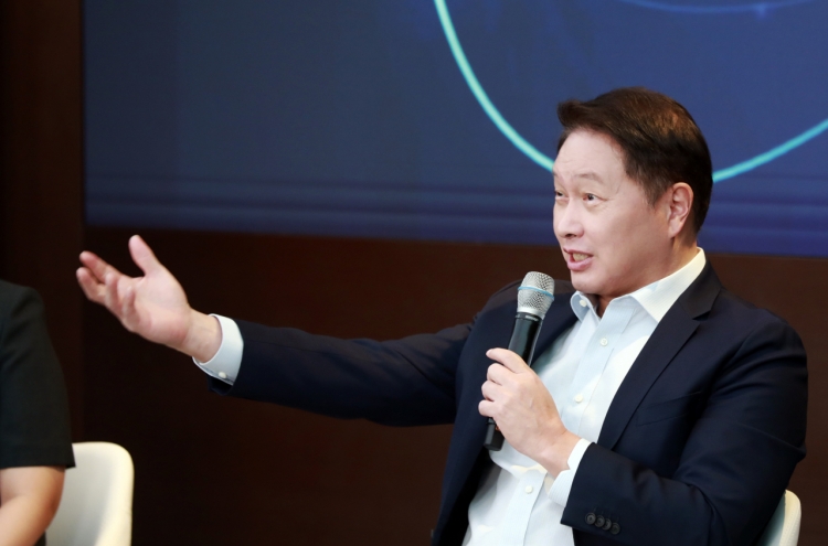 SK chief embraces AI for future growth at Icheon Forum