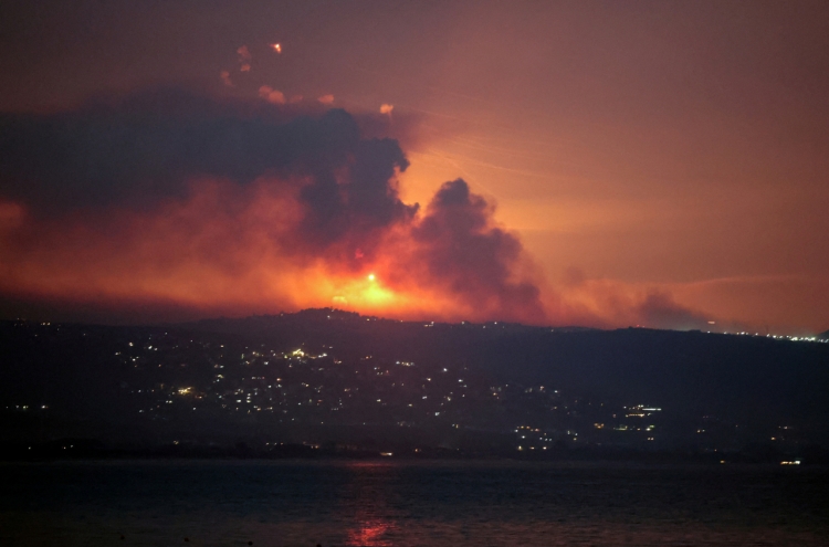 Hezbollah launches missile barrage after Israel strikes