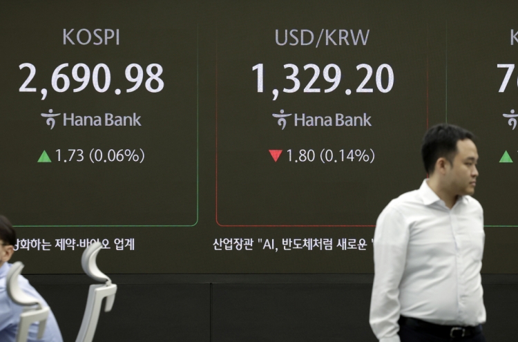 Seoul shares open tad higher on tech, auto gains