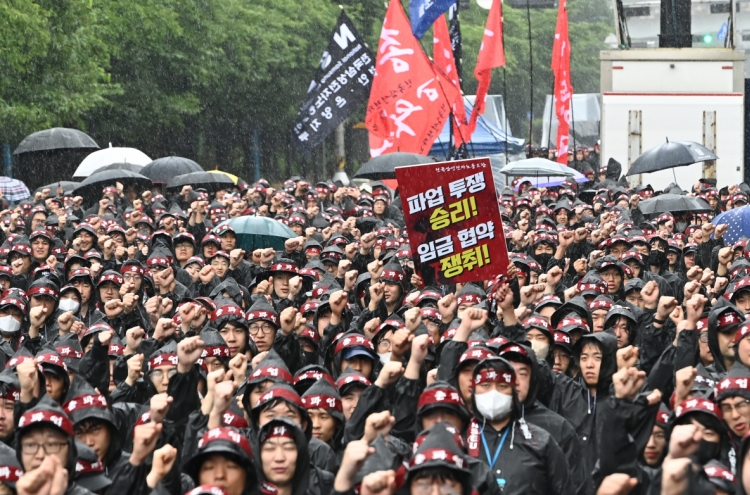 Samsung, labor union likely to resume wage talks in early October