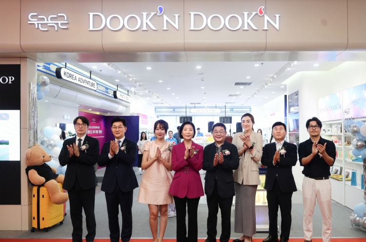 [Photo News] Hanjin's 'Dook'n Dook'n' brings Hallyu to Vietnam