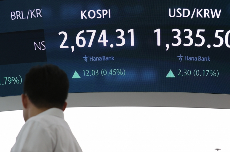 Seoul shares close higher on bargain hunting