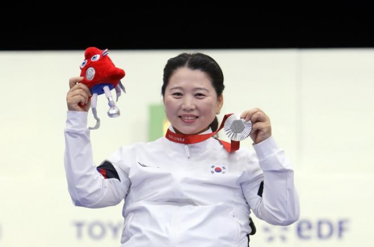 Rifle shooter Lee Yun-ri grabs silver for S. Korea's 1st medal at Paris Paralympics