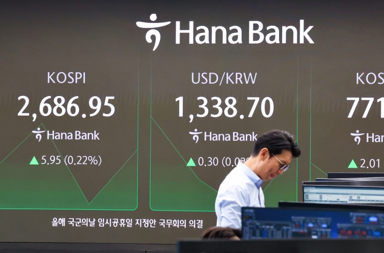 Seoul shares open higher on large cap gains