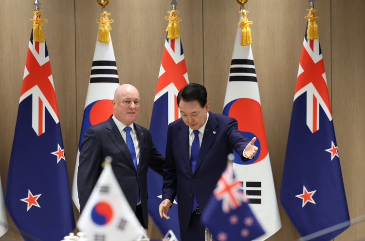 Leaders of S. Korea, New Zealand vow to elevate ties