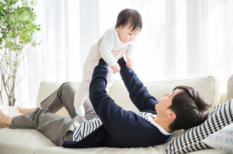 More dads taking paternity leave while fewer Koreans get married