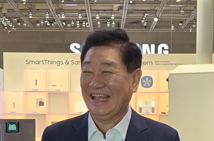 [2024 IFA] Samsung CEO weighs in with AI connectivity to take on rivals at IFA