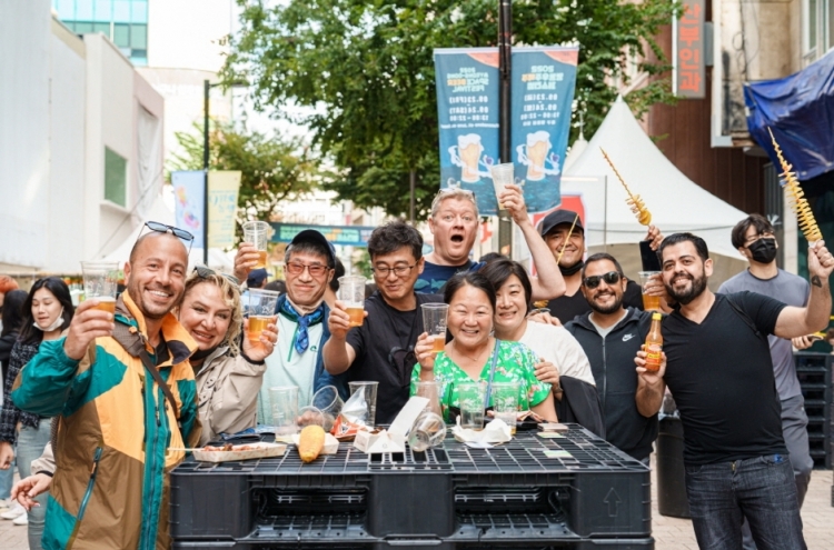 [Reporter’s Notebook] Why are so many districts in Seoul hopped up on beer fests?