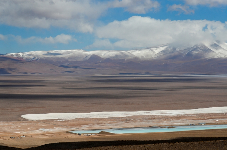 Battery-makers brace for further drop in lithium prices