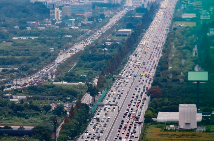 Traffic heavy on expressways on 1st day of Chuseok holiday