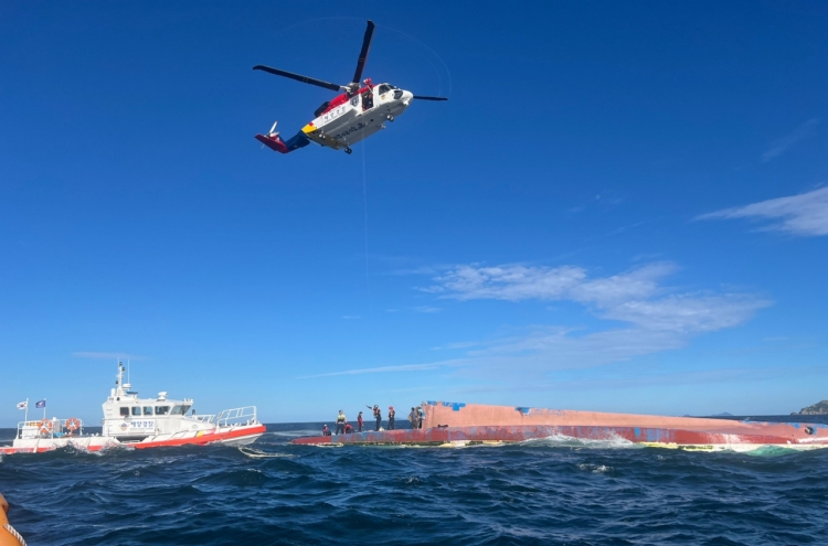 3 dead after fishing vessel capsizes near Gunsan